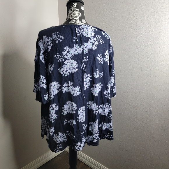 Lane Bryant floral design blouse - Picture 4 of 7